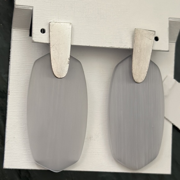 Kendra Scott Matching Inez Pendant Necklace & Aragon Drop Earrings Silver Set - Picture 5 of 10